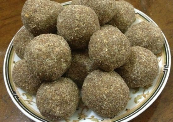 Roasted Gram and Ragi Laddu