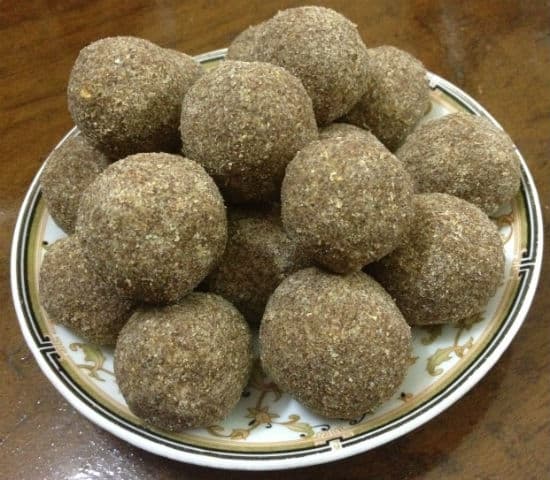 Roasted Gram and Ragi Laddu