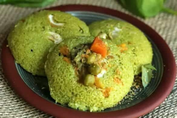 Keerai Rava Idli (Spinach Rava Idli)