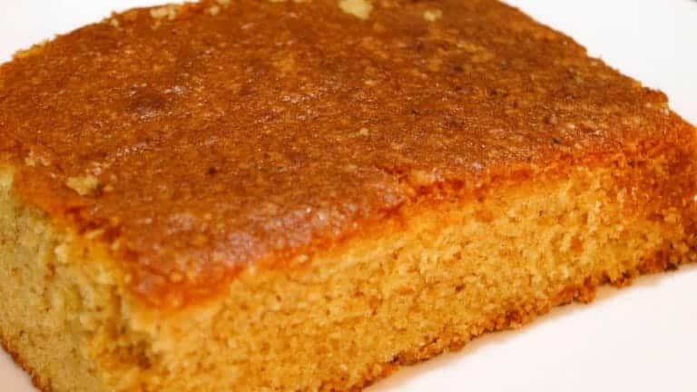 முட்டை இல்லாத ரவை கேக்