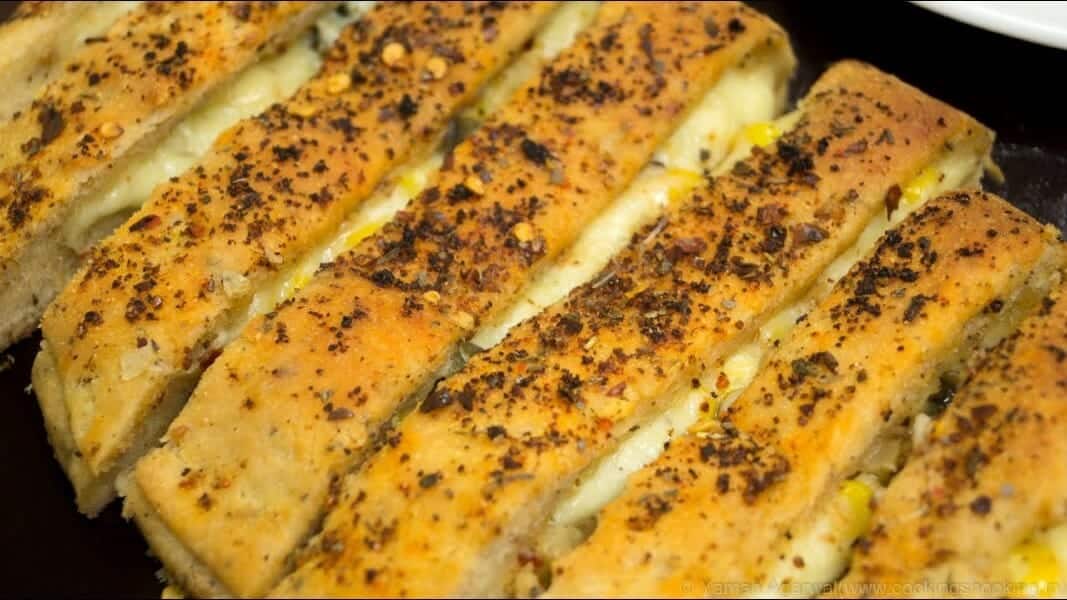 Garlic Cheese Bread Sticks / கார்லிக் சீஸ் பிரட் ஸ்டிக்ஸ்