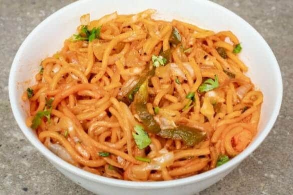 வெஜிடபிள் செஷ்வான் நூடுல்ஸ்