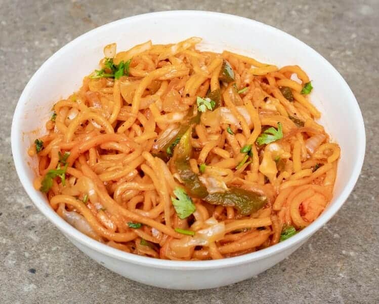 வெஜிடபிள் செஷ்வான் நூடுல்ஸ் / Veg Schezwan Noodles