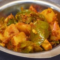 உருளைக்கிழங்கு குடை மிளகாய் கிரேவி 4 உருளைக்கிழங்கு குடை மிளகாய் கிரேவி / Potato Capsicum Gravy
