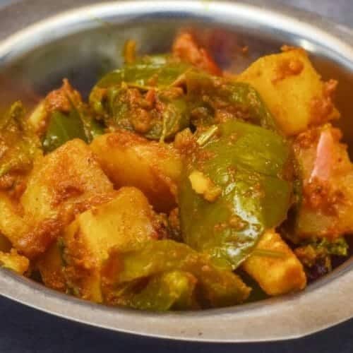 உருளைக்கிழங்கு குடை மிளகாய் கிரேவி / Potato Capsicum Gravy