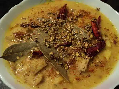 What Is Odisha’s Famous Food? 20 Must-Try Dishes 18 Kadali Manja Rai Odia curry made with banana stem in mustard gravy garnished with coriander
