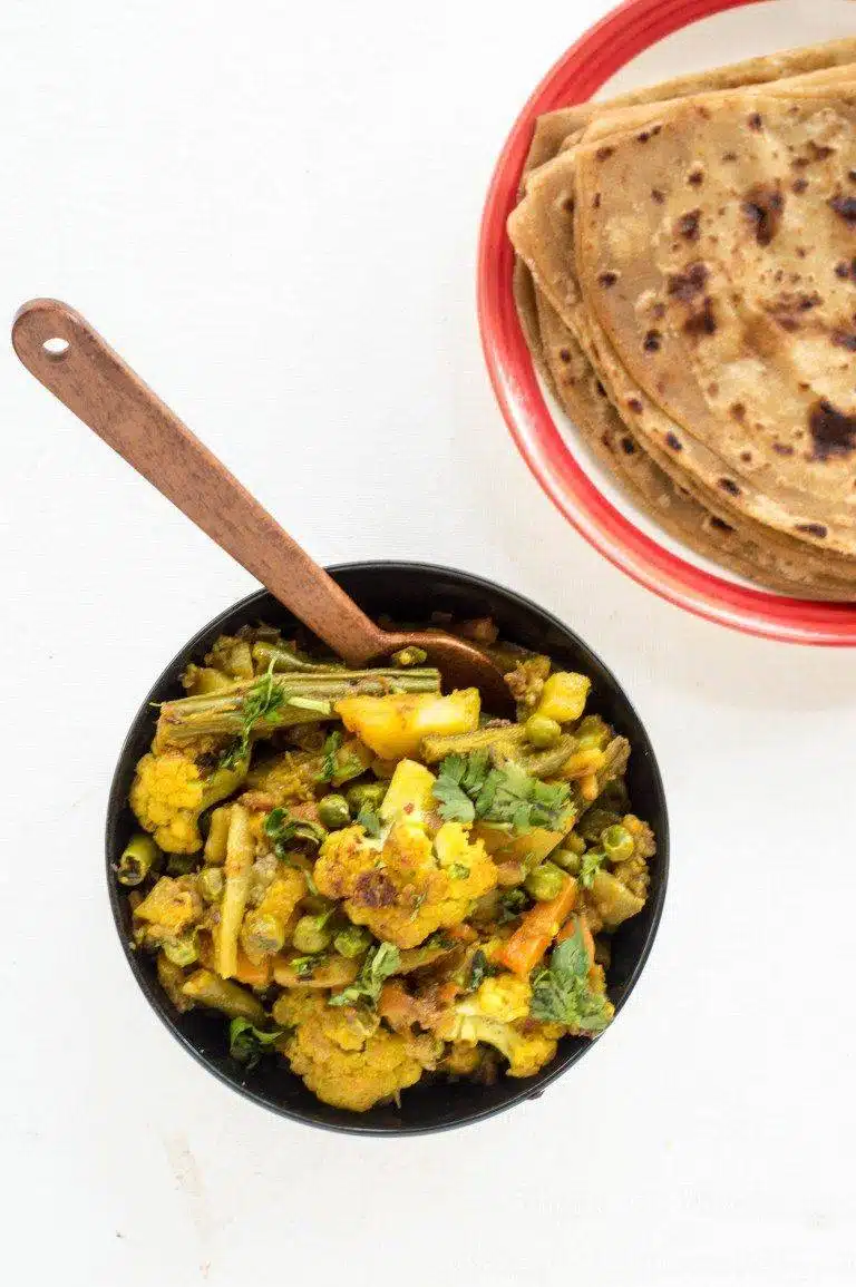 What Is Odisha’s Famous Food? 20 Must-Try Dishes 7 Santula Odia mixed vegetable curry with brinjal potatoes and green chillies