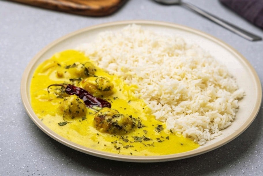 What are the Best Dinner Recipes Without Onion and Garlic? 4 Kadhi Pakora and Rice