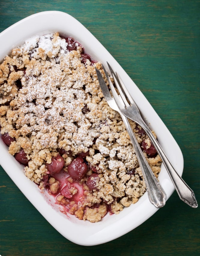 Apple crumble with oats