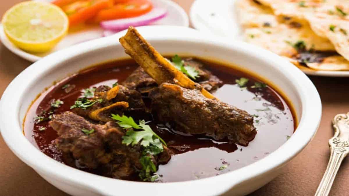 Which Famous Food of Madhya Pradesh Can You Not Miss? 7 Rich Bhopali Gosht Korma cooked with aromatic spices and tender mutton