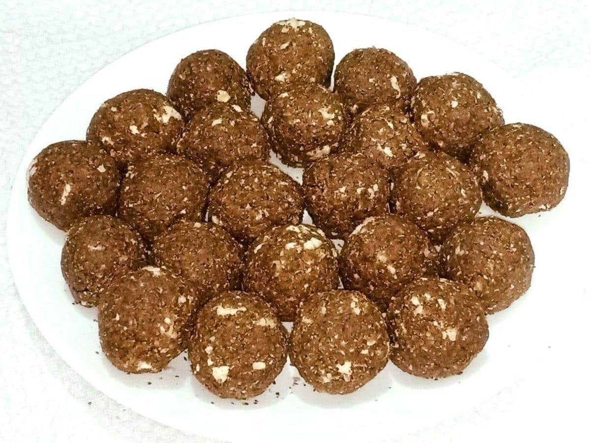 What Are the Famous Food of Haryana You Must Try? 11 Alsi ki pinni made with flax seeds jaggery and ghee served in a plate