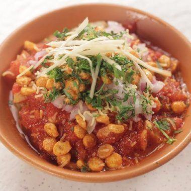 What Are the Most Famous Foods of Uttar Pradesh? 3 Banarasi chaat with crispy snacks chutneys yogurt and spices served on a plate