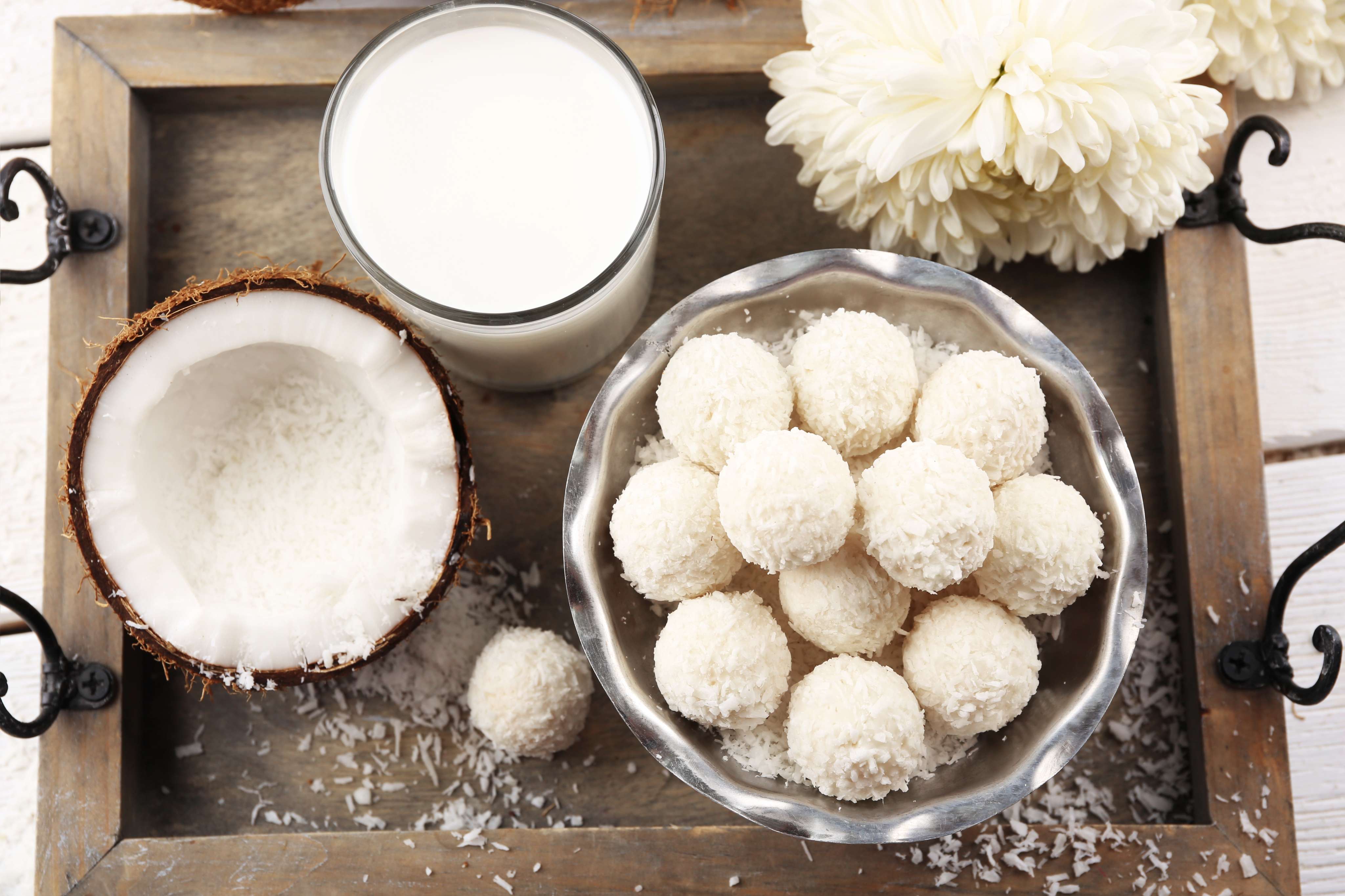 Coconut ladoos