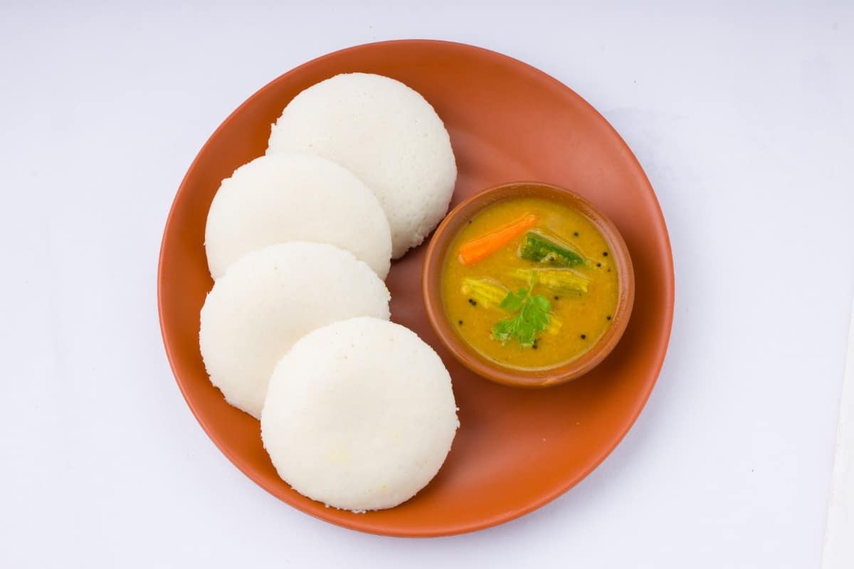 What are the 20 Best Healthy Dinner Ideas for Light Meals? 7 Idli Sambar