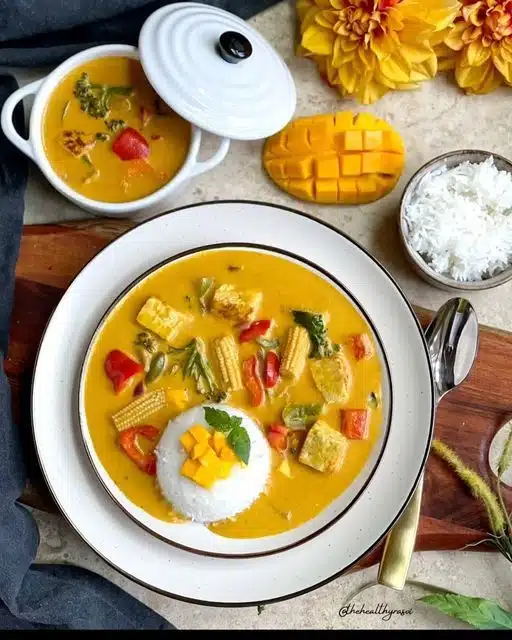 Indian mango curry with rice