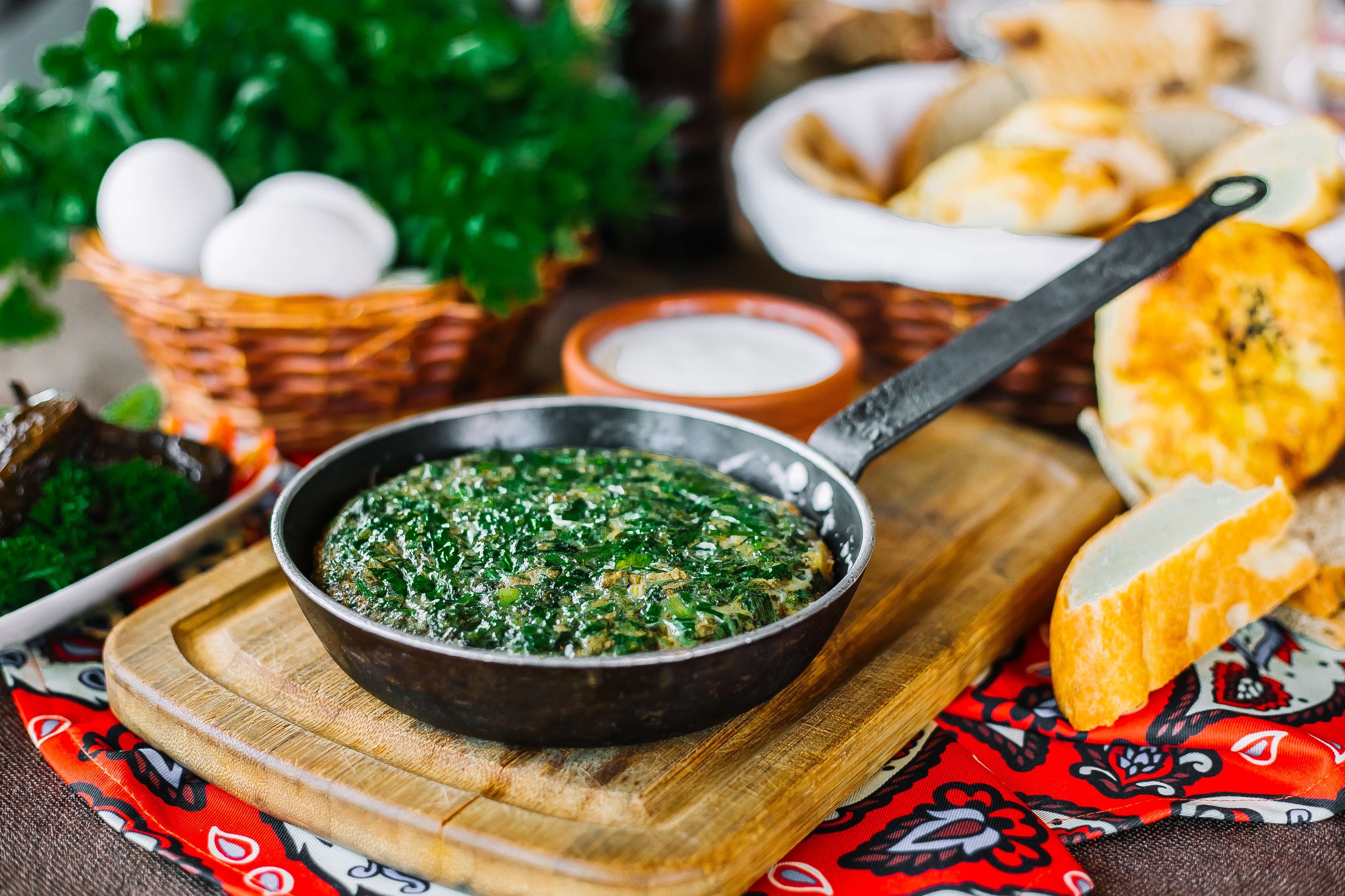 Spinach and eggs fried in a pan