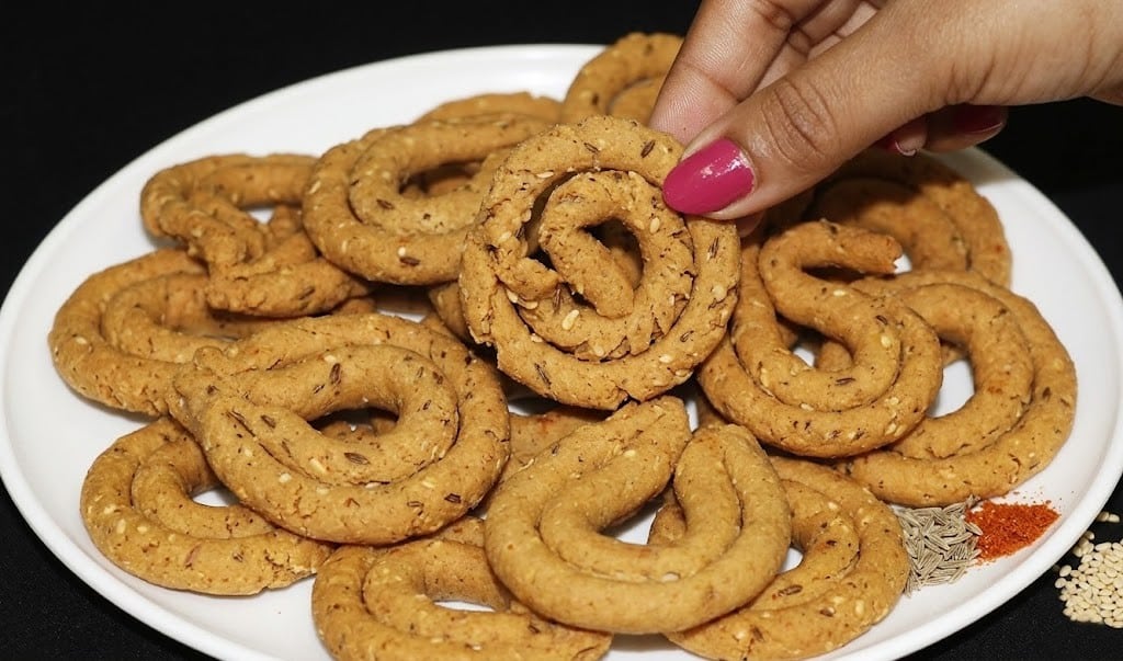 What Are the 20 Must-Try Chhattisgarh Famous Food Dishes? 14 Thethri a crunchy fried snack from Chhattisgarh made with spiced wheat flour dough
