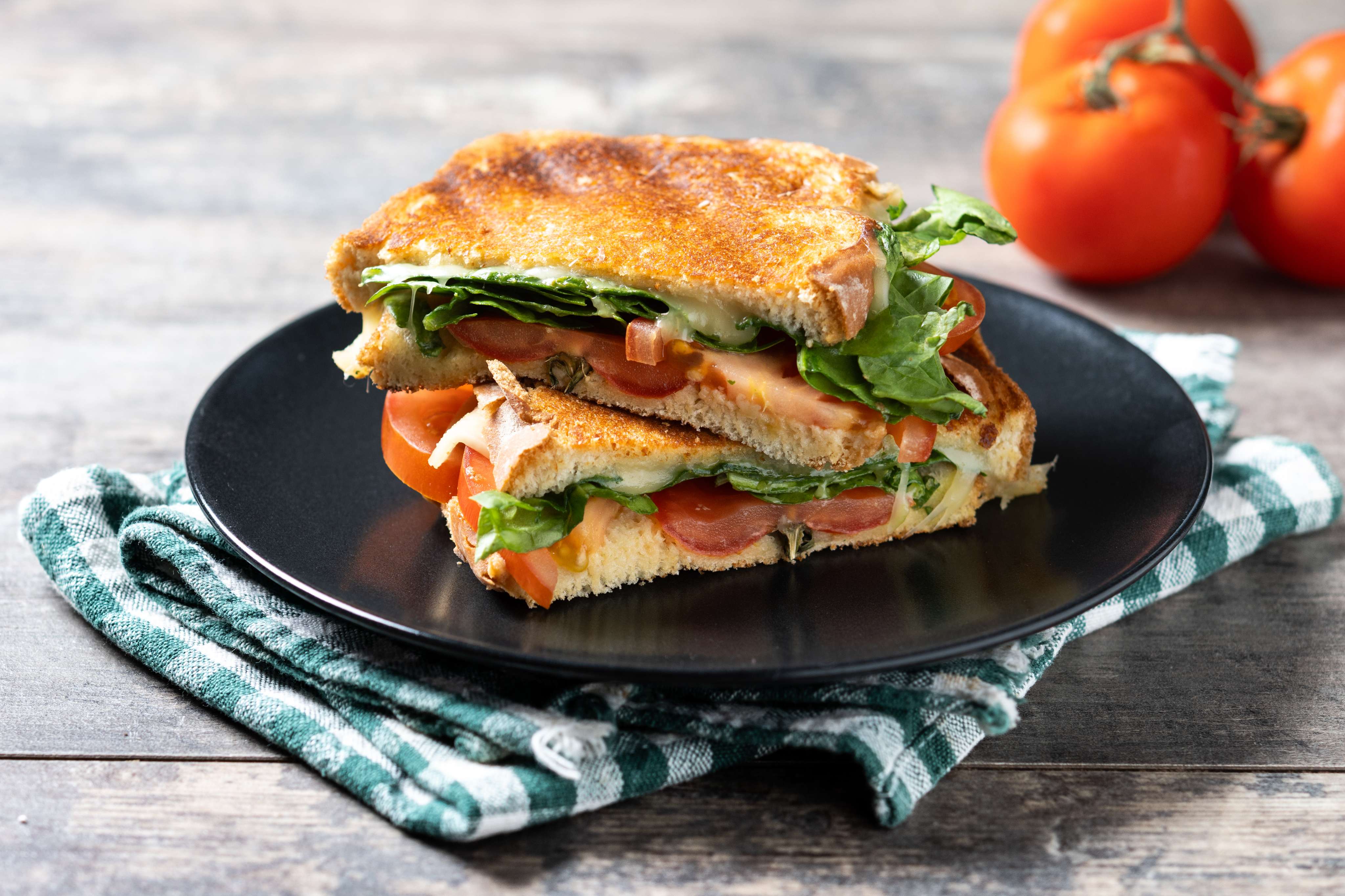Tomato and spinach sandwich