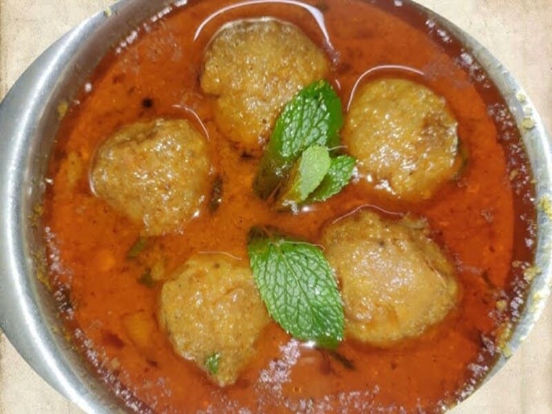 Besan Kofta Curry
