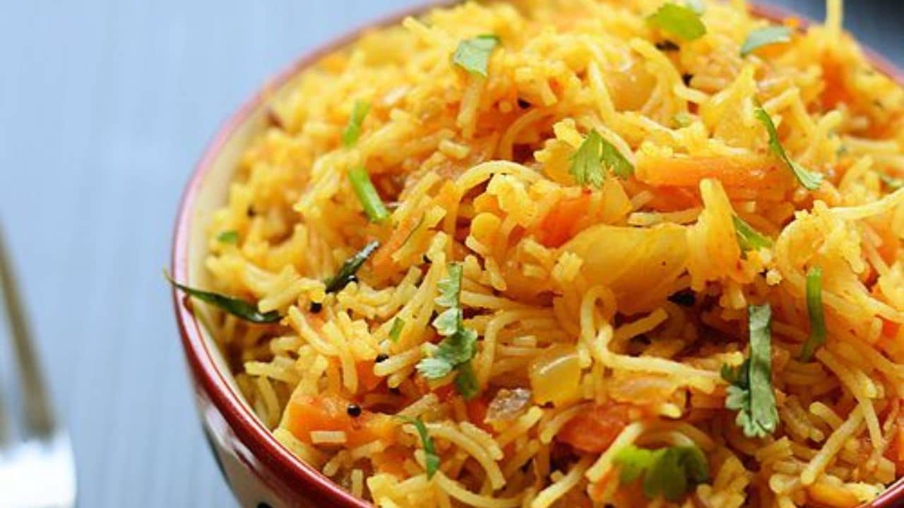 Searching for 10 Breakfast Recipes Without Onion and Garlic? 9 Indian Tomato Sevai