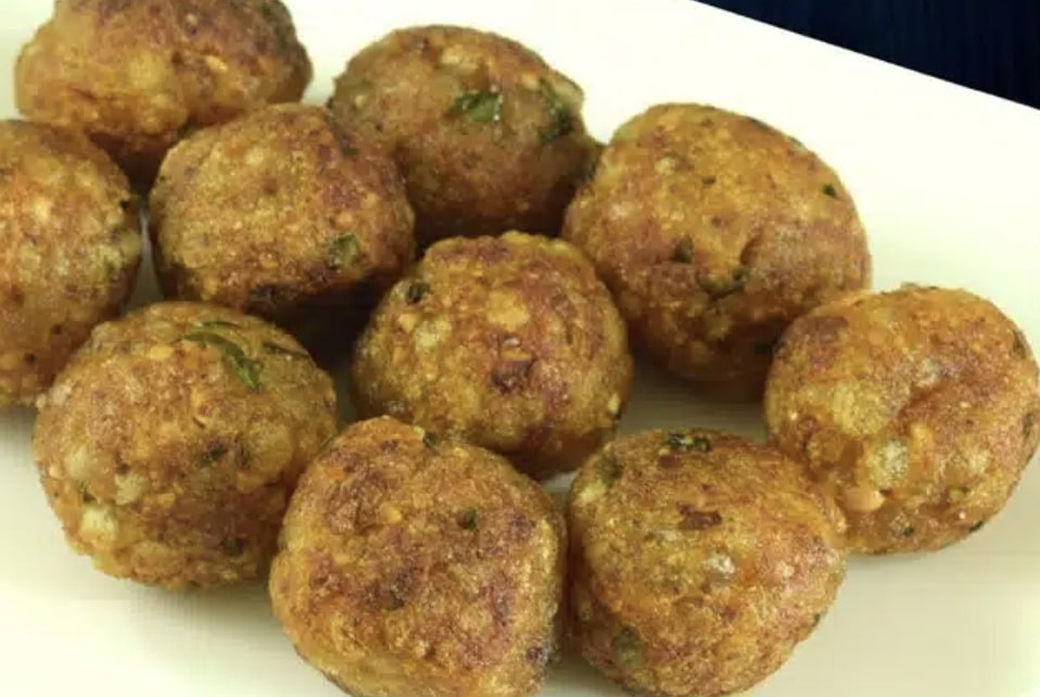 Sabudana vada on plate