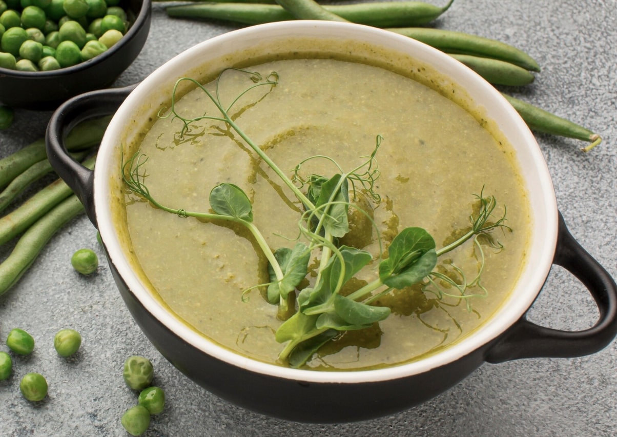 Aaloo sem with green beans in a bowl