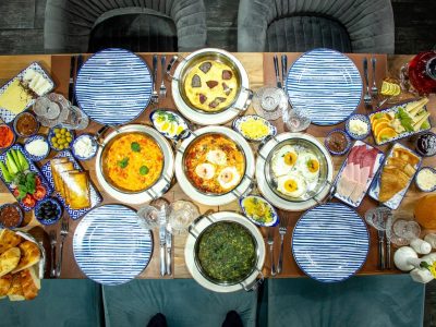 What Are 25 Unique Lunch Ideas for Guests That Impress?