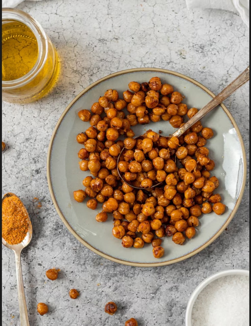 Roasted chickpeas in a plate