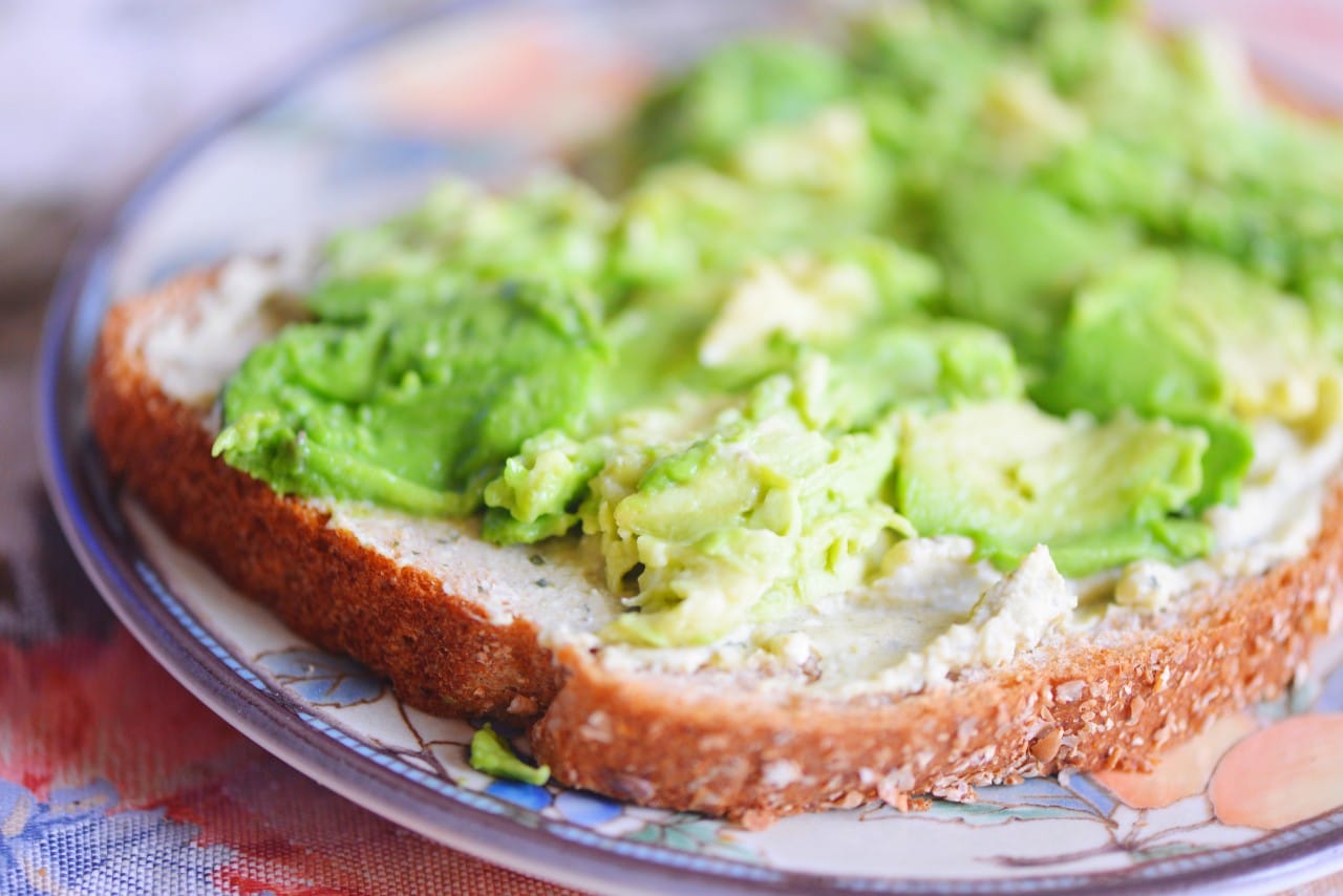 In a Morning Rush? Try These 20 No Cook Breakfast Recipes! 5 Avocado and Cottage Cheese Toast