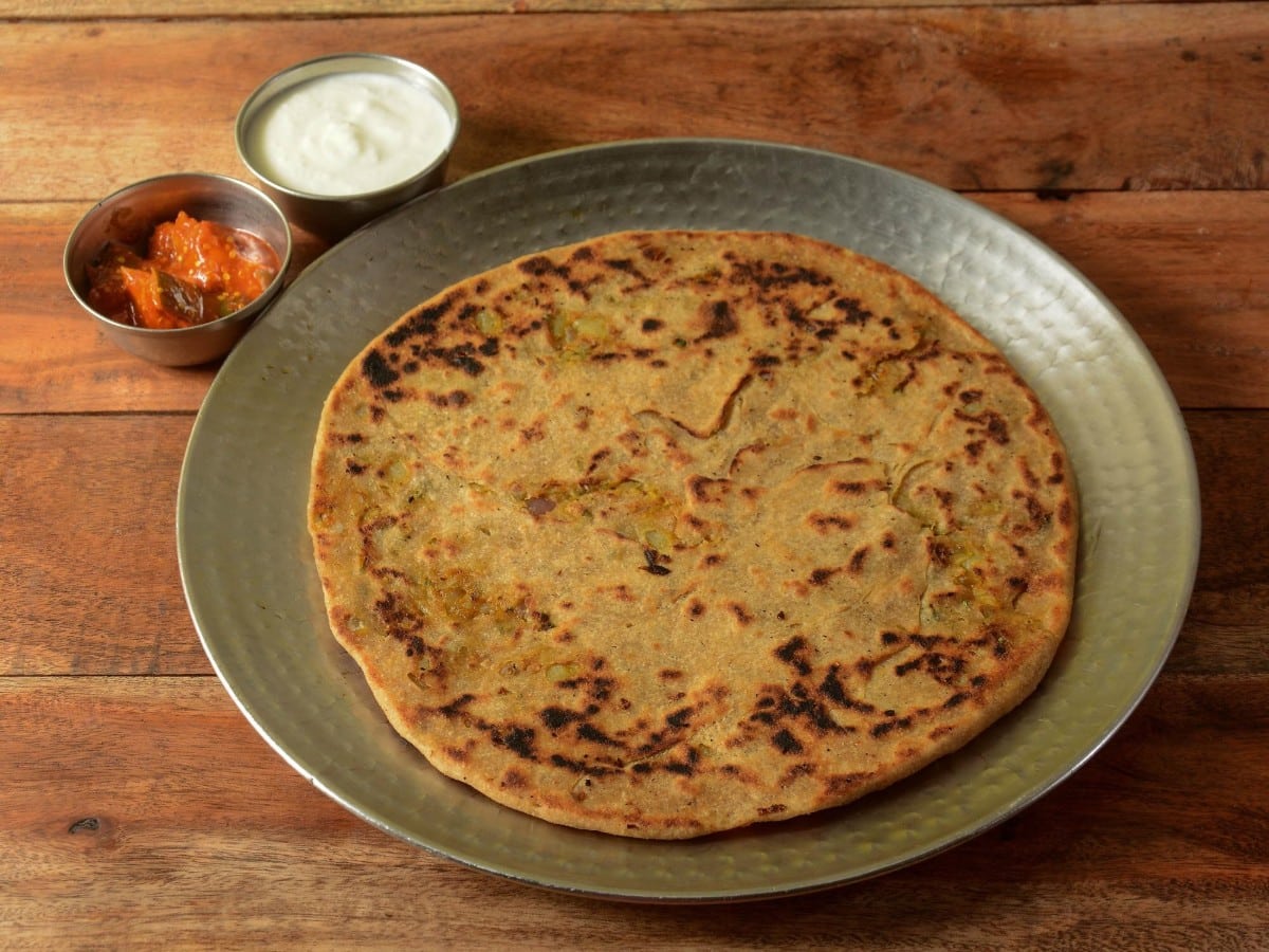 What are the 10 Best Ideas for Cooking Without Fridge? 6 A plate of masala paratha served with a side of yogurt and tangy pickle