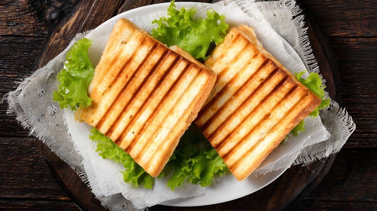 What are the Top 20 Bachelor Recipes for Quick & Easy Meals? 4 Grilled Paneer Sandwich