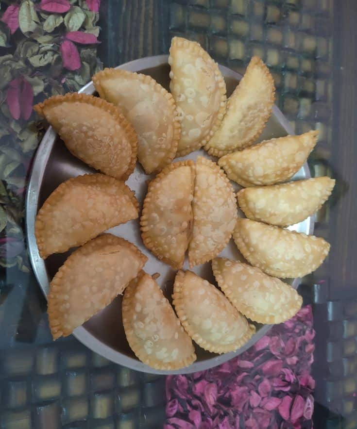 What Are the 25 Best Indian Sweets Everyone Loves? 39 Crispy gujiya filled with khoya and dry fruits