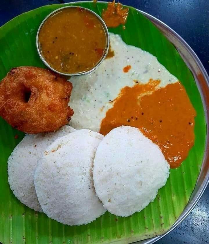 What Are the 25 Best Brunch Dishes for Weekend Meals? 46 Idli and medu vada served with sambar and coconut chutney