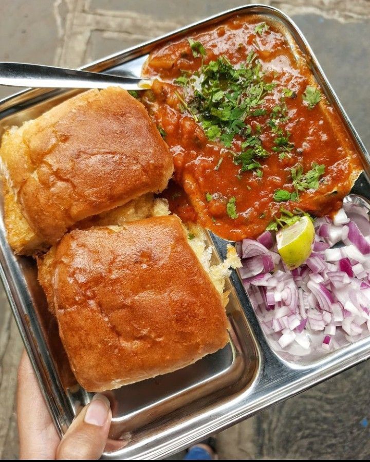 What Are the 25 Best Brunch Dishes for Weekend Meals? 33 Pav bhaji served with buttered bread rolls and lemon wedges