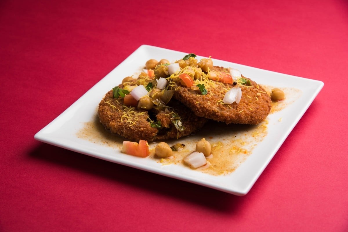 What Are 15 Famous Mumbai Street Food Dishes? 7 Ragda Pattice