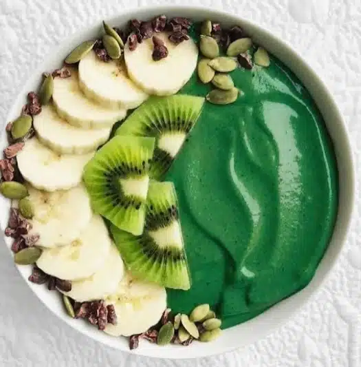 What are 20 Creative Summer Smoothie Bowl Recipes to Try? 18 Green Spirulina Smoothie Bowl