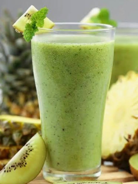 What are 20 Creative Summer Smoothie Bowl Recipes to Try? 3 Pineapple Kiwi Refresh Smoothie