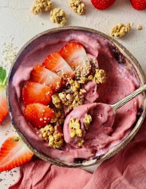 What are 20 Creative Summer Smoothie Bowl Recipes to Try? 13 Strawberry Smoothie Bowl