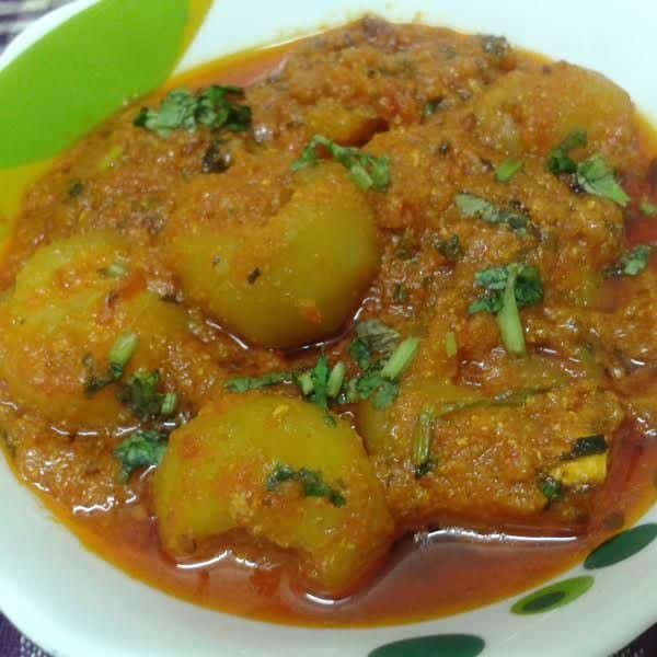 What Are Easy Summer Veggie Recipes for Light Meals? 6 Tinda masala curry made with apple gourd and light spices